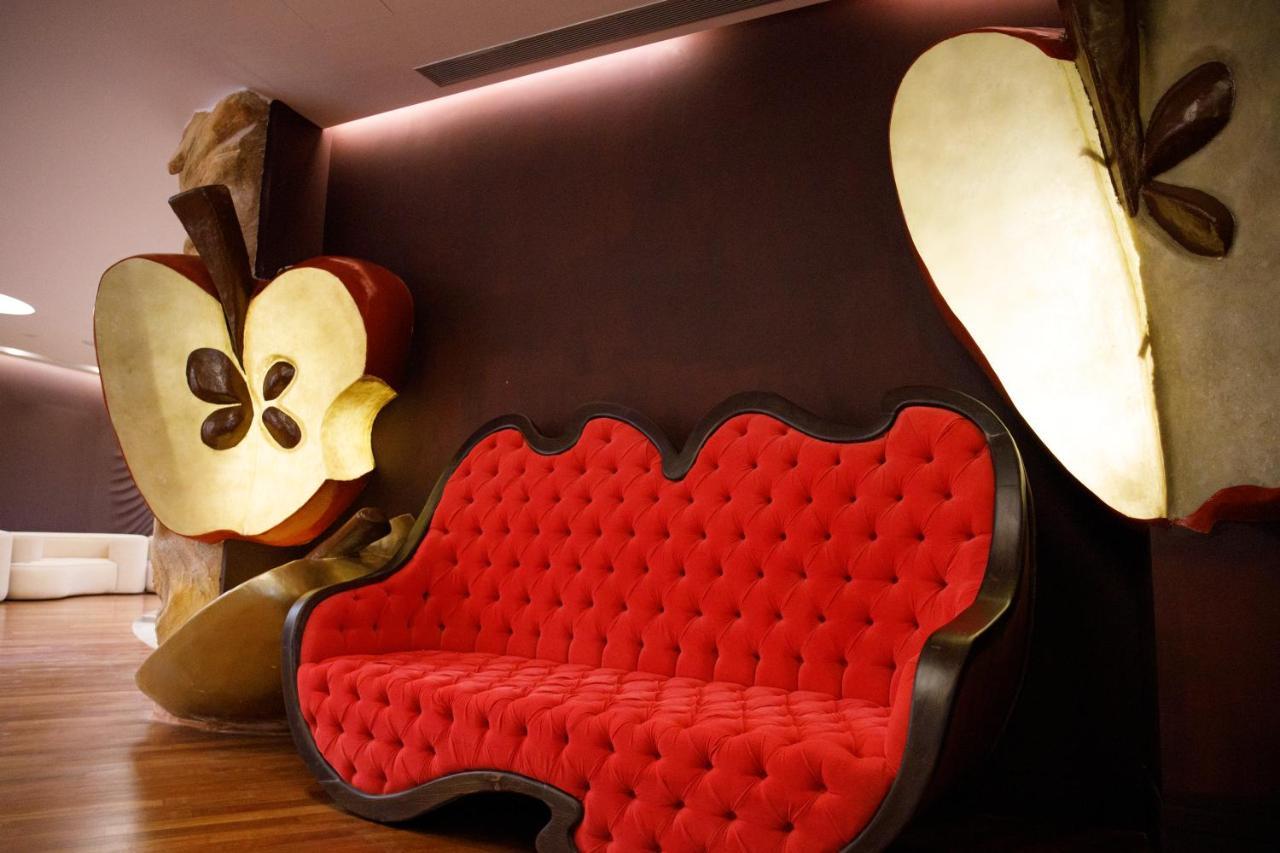Arka Art Hotel Kashari 外观 照片 The Apple sofa