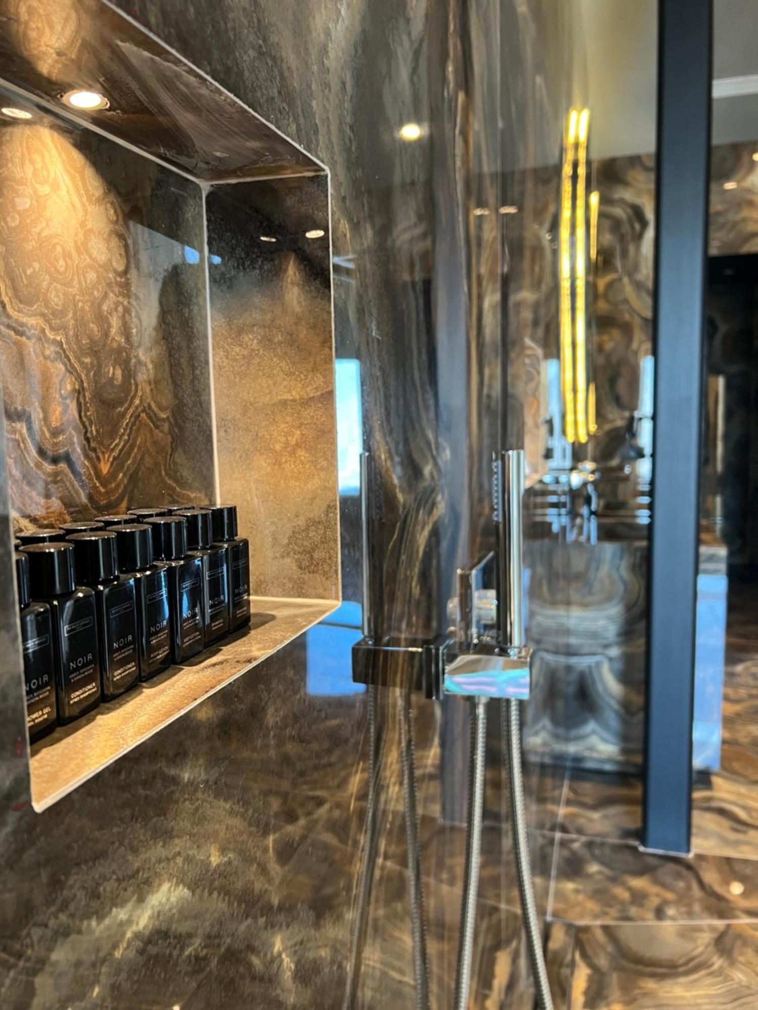 Arka Art Hotel Kashari 外观 照片 A typical shower