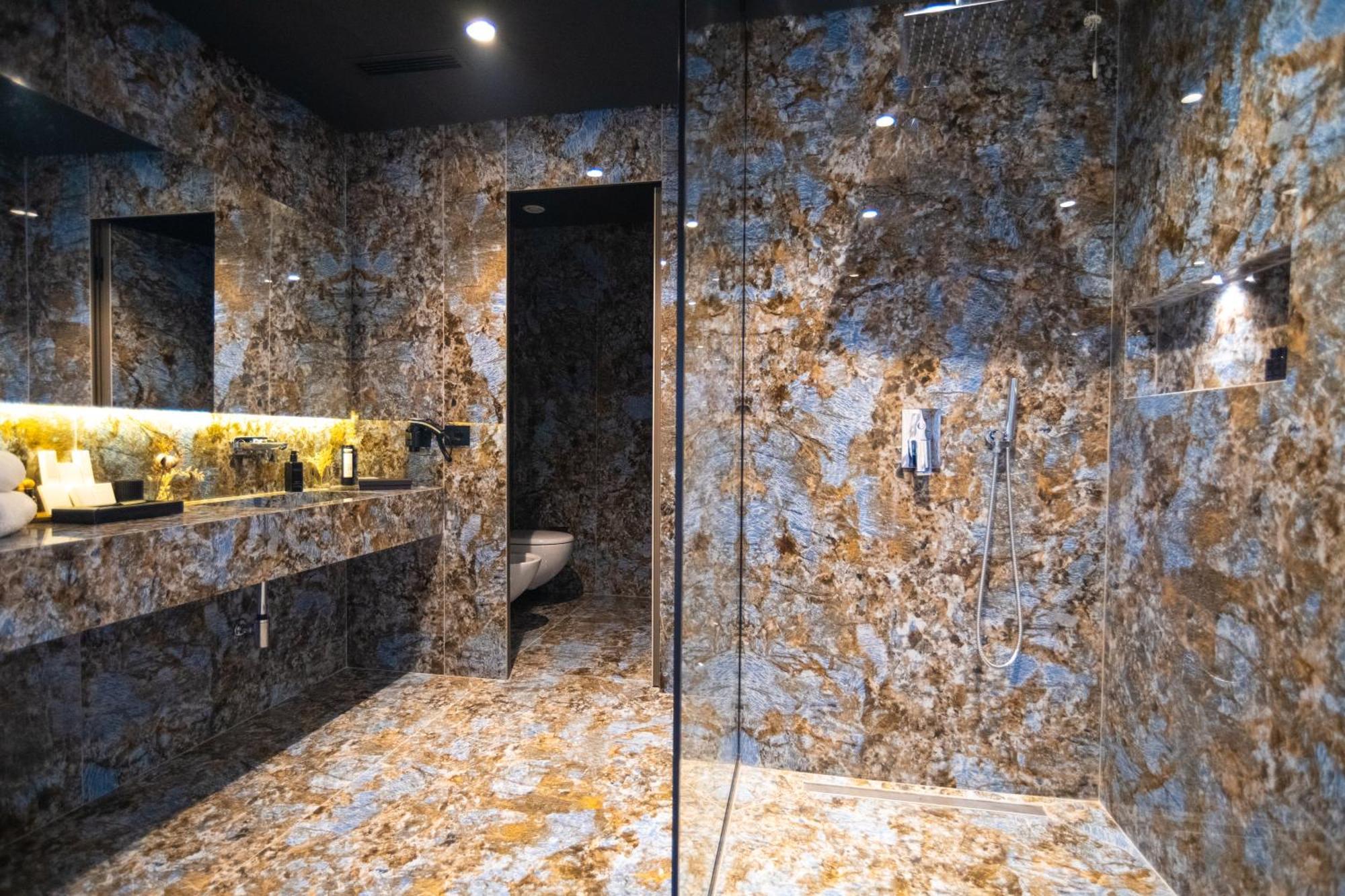 Arka Art Hotel Kashari 外观 照片 Bathroom in the hotel