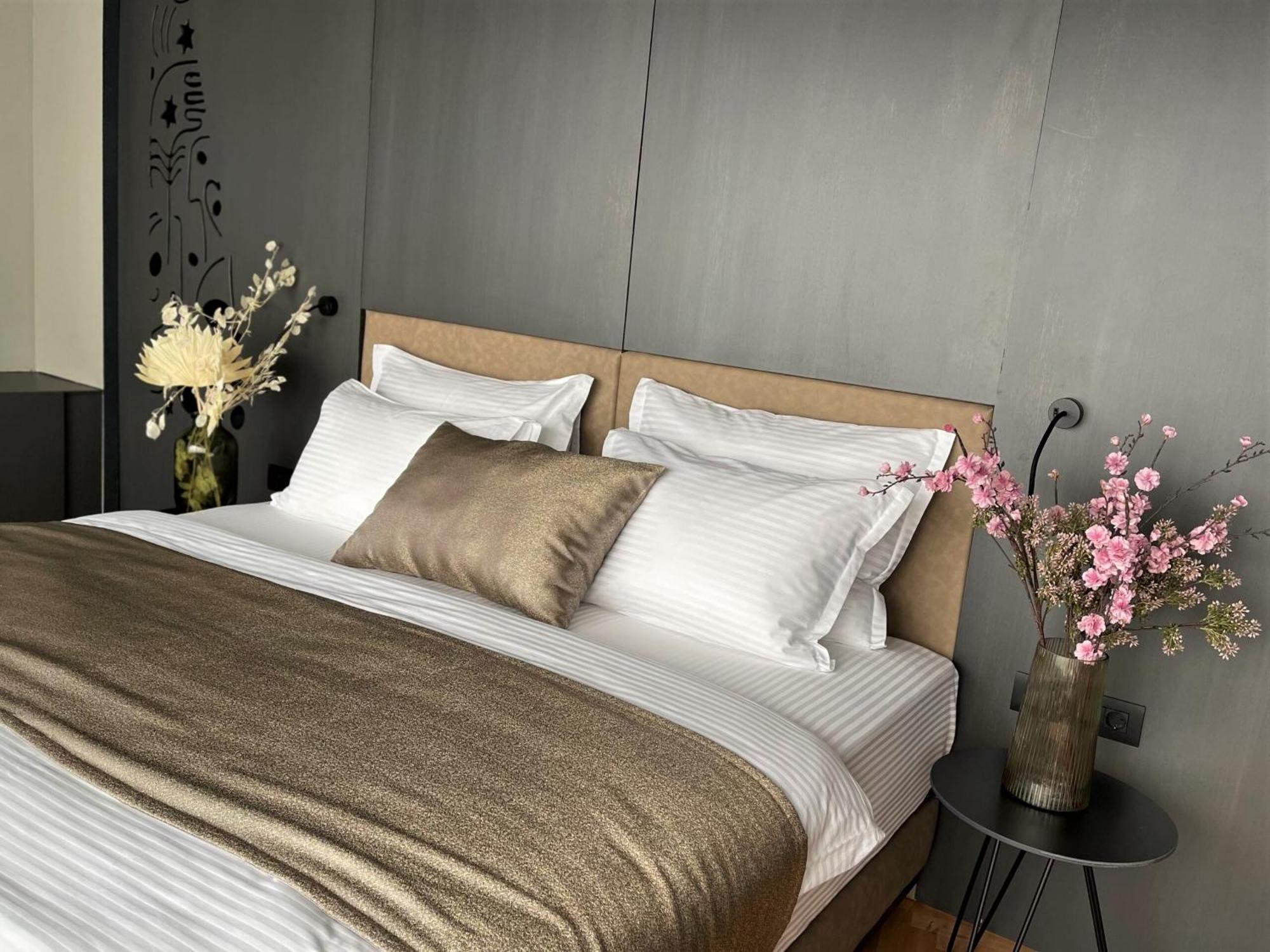 Arka Art Hotel Kashari 外观 照片 A bed with bed linen