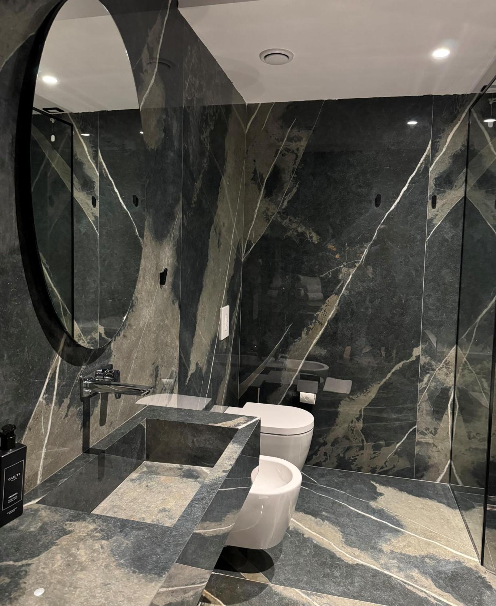 Arka Art Hotel Kashari 外观 照片 Bathroom in the house